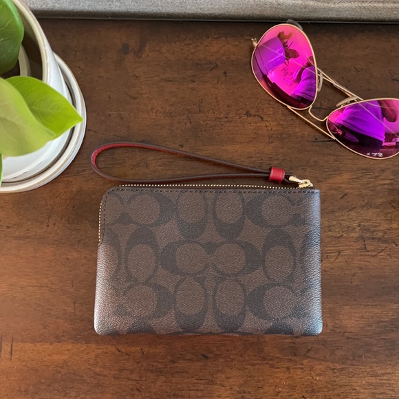 NWT Coach Wristlet - Picture 10 of 16